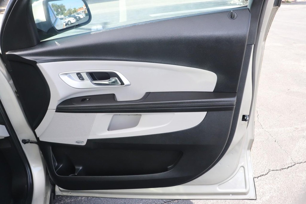 Chevrolet Equinox Vehicle Full-screen Gallery Image 21
