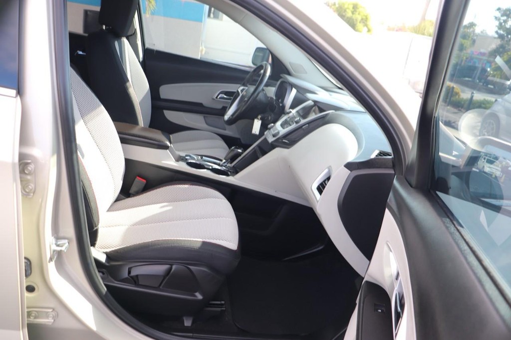 Chevrolet Equinox Vehicle Full-screen Gallery Image 22