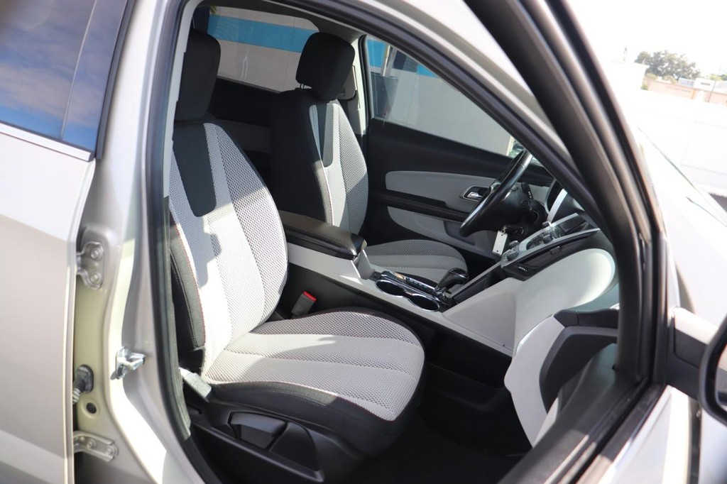 Chevrolet Equinox Vehicle Full-screen Gallery Image 23