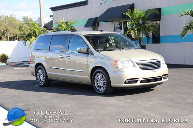 more details - chrysler town & country