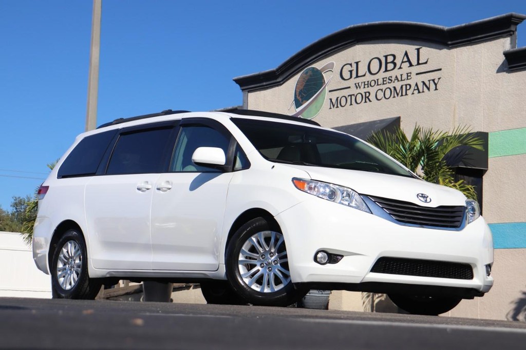 Toyota Sienna Vehicle Full-screen Gallery Image 25