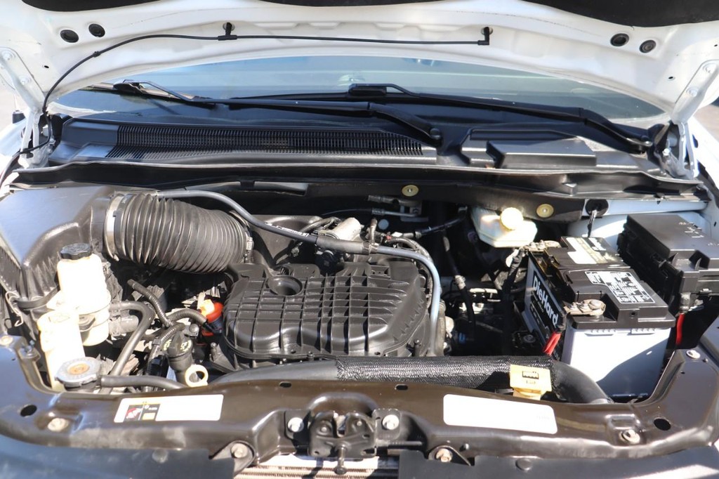 Chrysler Town & Country Vehicle Full-screen Gallery Image 09