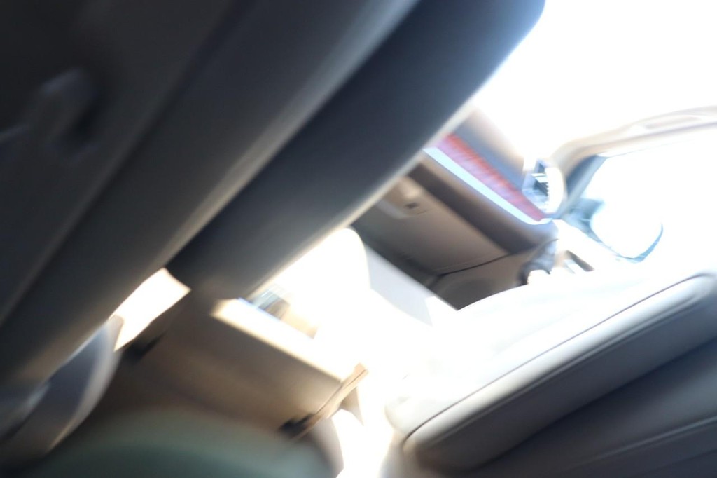 Chrysler Town & Country Vehicle Full-screen Gallery Image 23