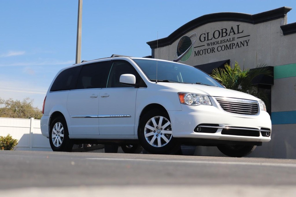 Chrysler Town & Country Vehicle Full-screen Gallery Image 26