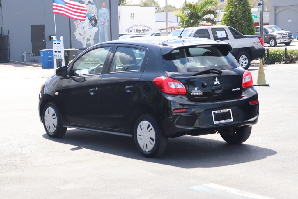 Mitsubishi Mirage Vehicle Full-screen Gallery Image 04