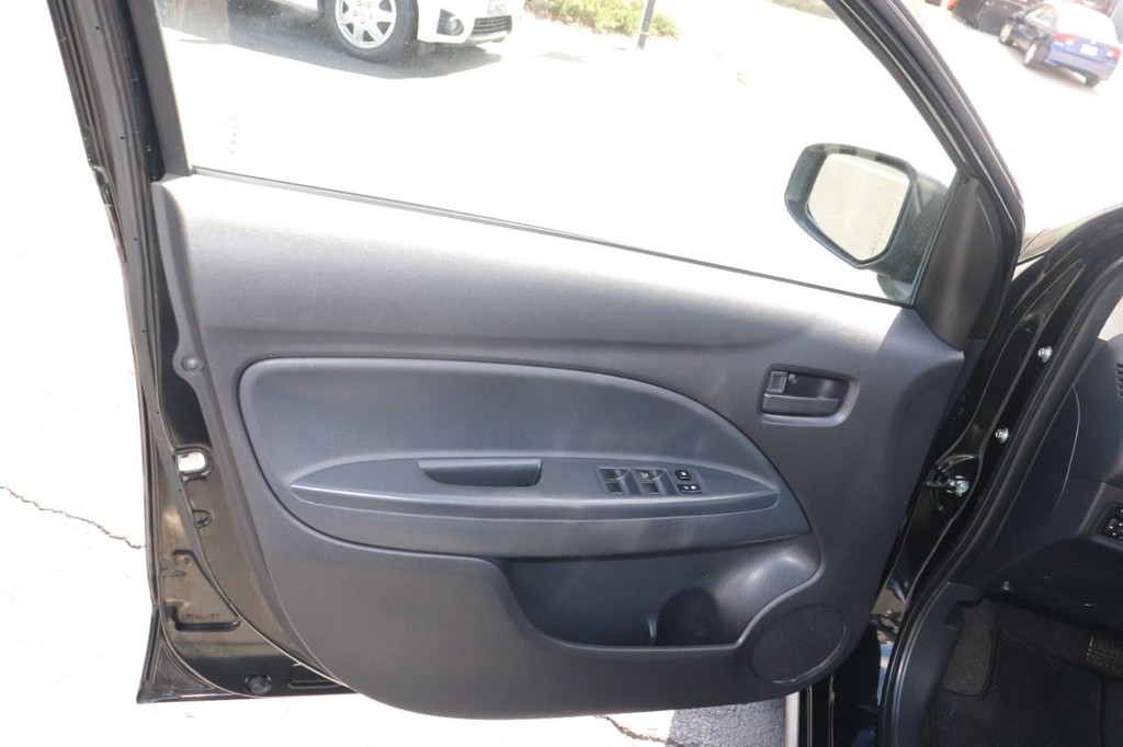 Mitsubishi Mirage Vehicle Full-screen Gallery Image 10