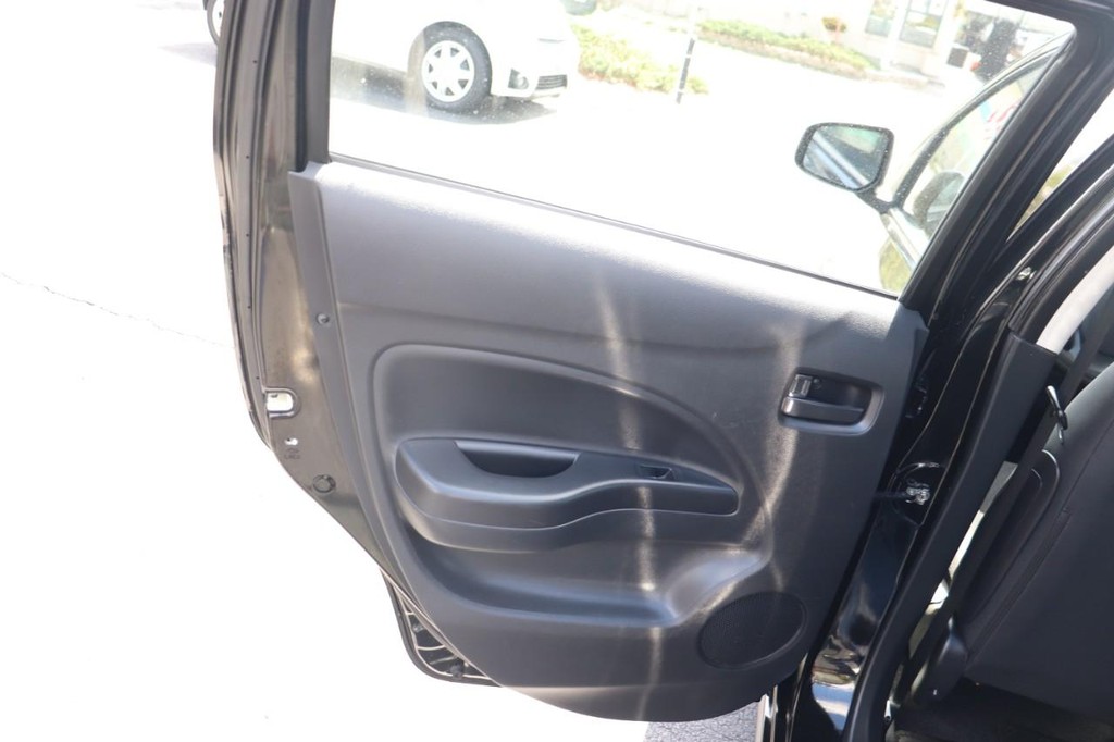 Mitsubishi Mirage Vehicle Full-screen Gallery Image 13