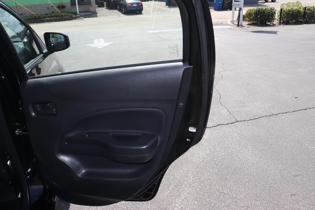 Mitsubishi Mirage Vehicle Full-screen Gallery Image 17