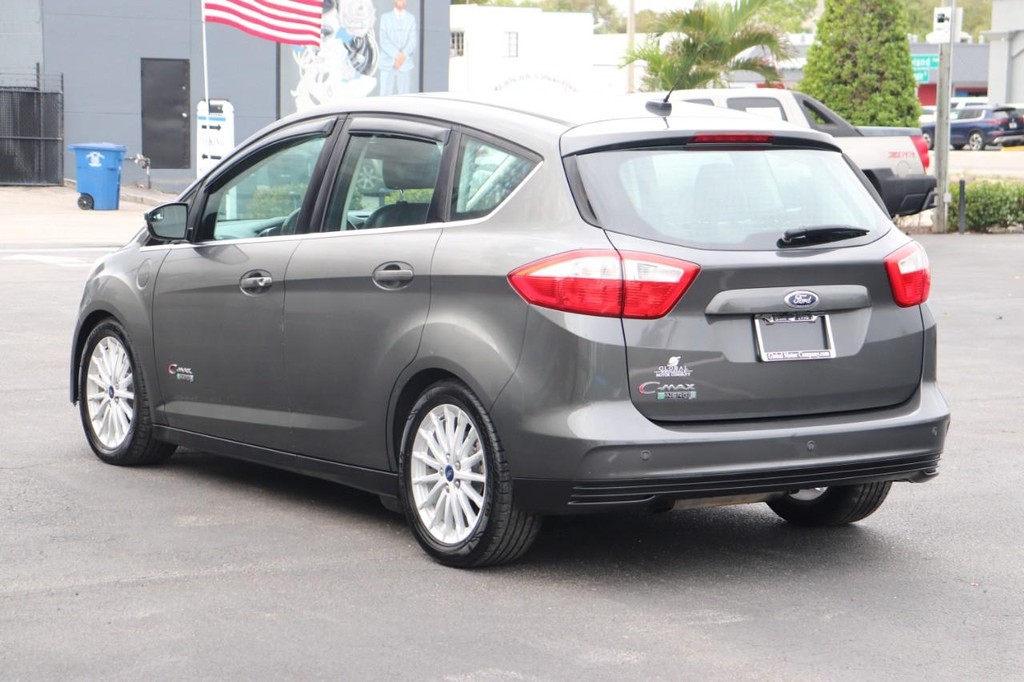 Ford C-Max Energi Vehicle Full-screen Gallery Image 06