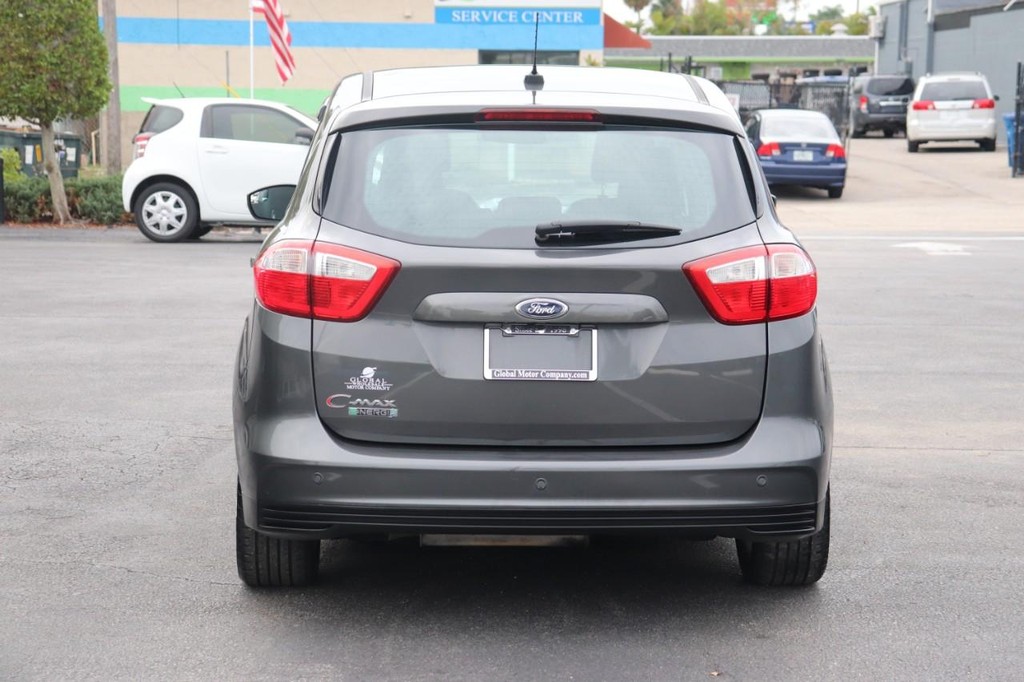Ford C-Max Energi Vehicle Full-screen Gallery Image 07