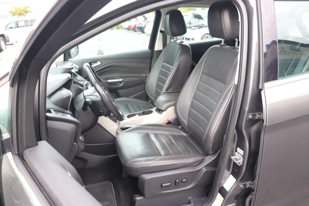Ford C-Max Energi Vehicle Full-screen Gallery Image 13