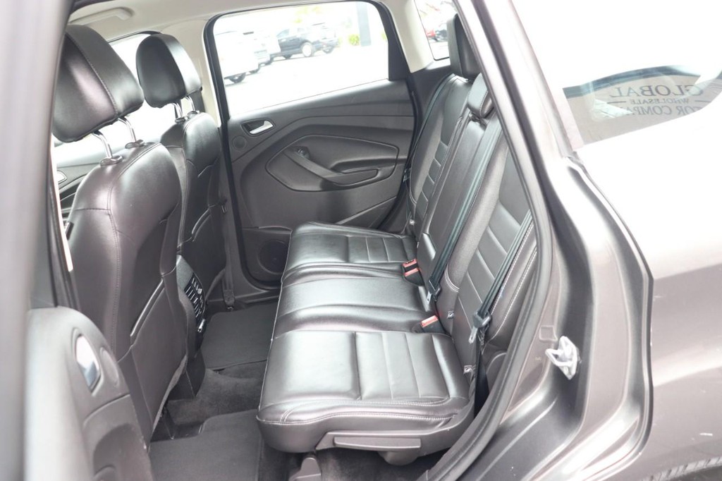 Ford C-Max Energi Vehicle Full-screen Gallery Image 15