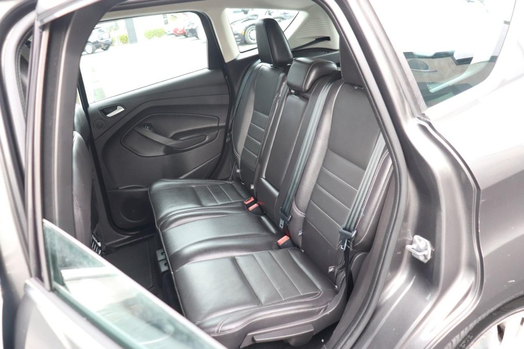 Ford C-Max Energi Vehicle Full-screen Gallery Image 16