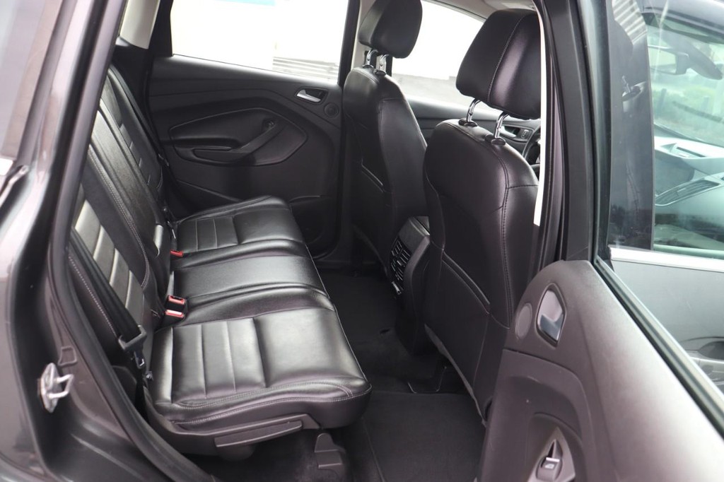 Ford C-Max Energi Vehicle Full-screen Gallery Image 19