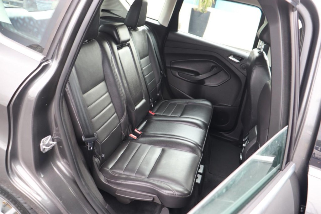 Ford C-Max Energi Vehicle Full-screen Gallery Image 20