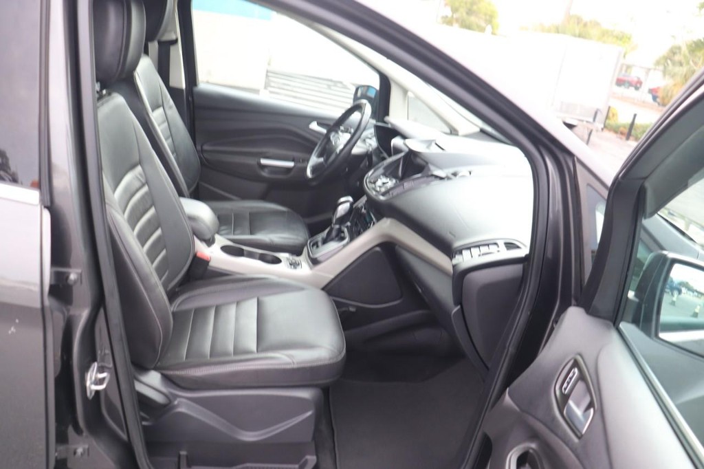 Ford C-Max Energi Vehicle Full-screen Gallery Image 22