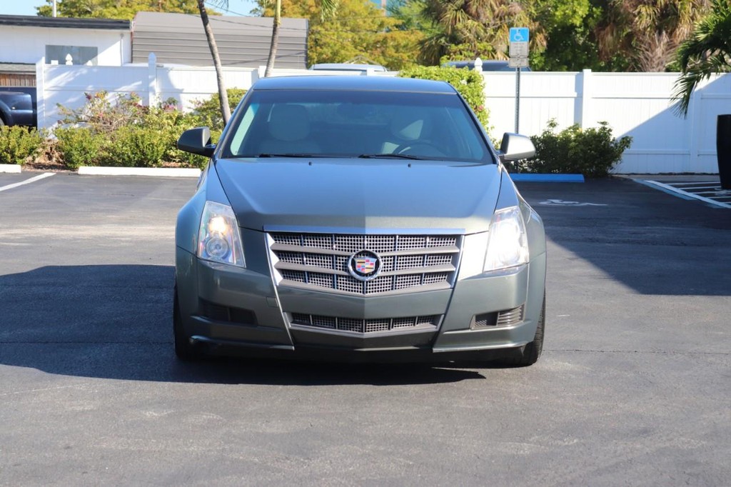 Cadillac CTS Sedan Vehicle Full-screen Gallery Image 02