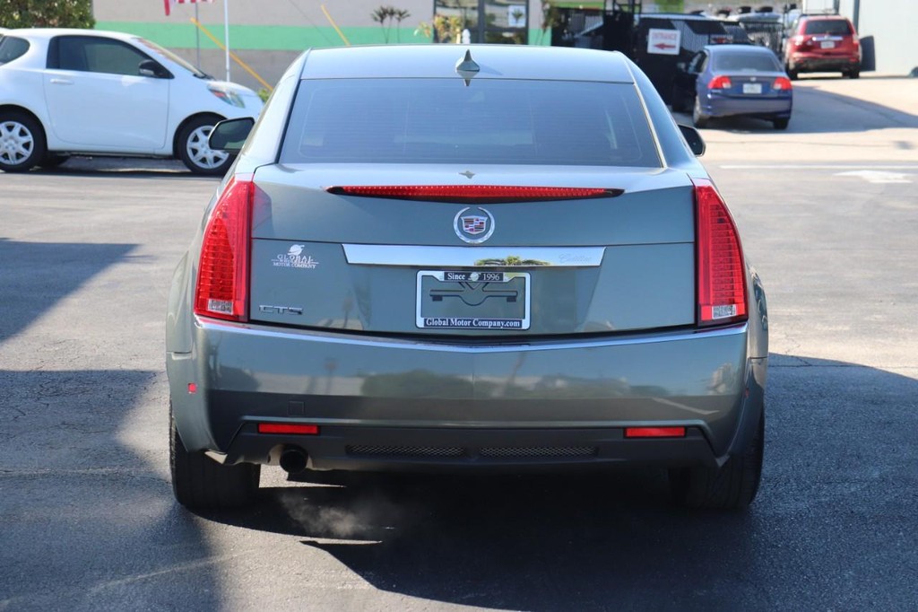 Cadillac CTS Sedan Vehicle Full-screen Gallery Image 07