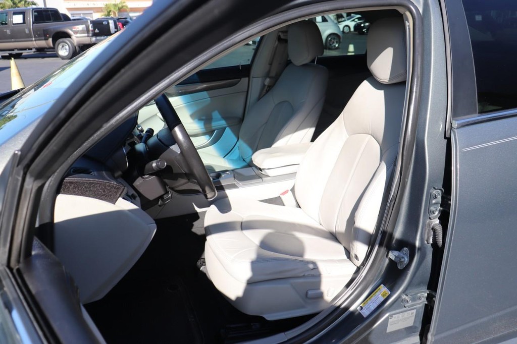 Cadillac CTS Sedan Vehicle Full-screen Gallery Image 13