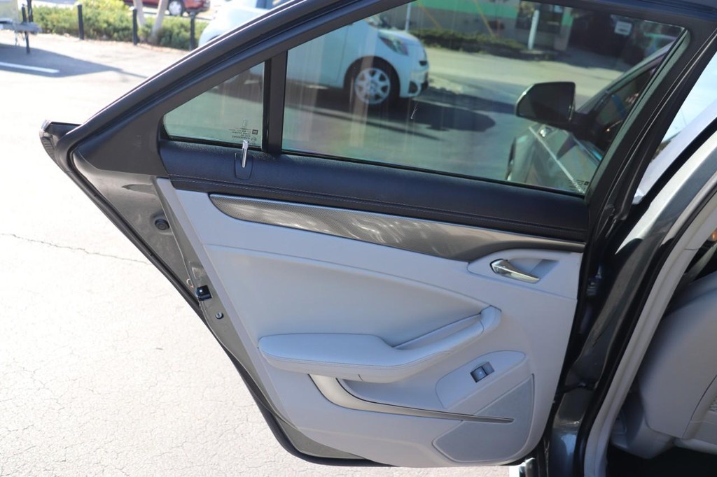 Cadillac CTS Sedan Vehicle Full-screen Gallery Image 14