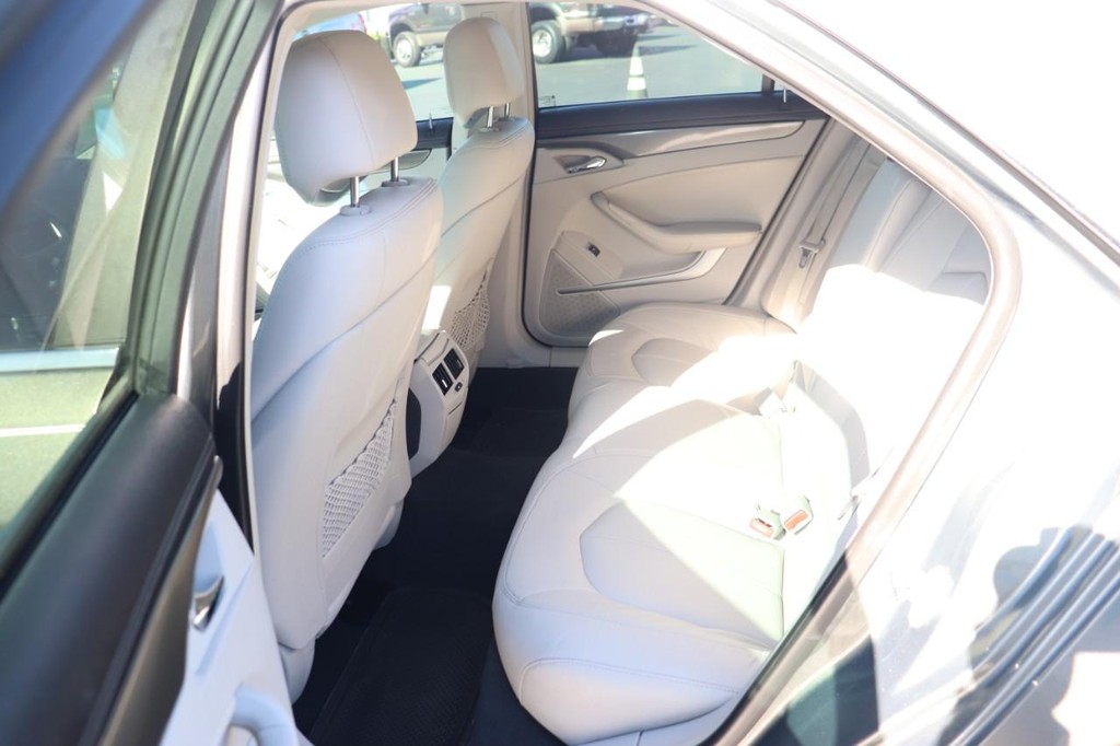 Cadillac CTS Sedan Vehicle Full-screen Gallery Image 15