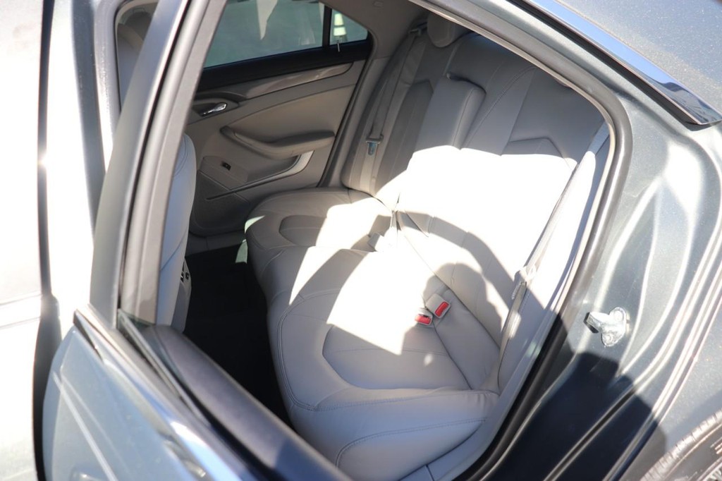 Cadillac CTS Sedan Vehicle Full-screen Gallery Image 16