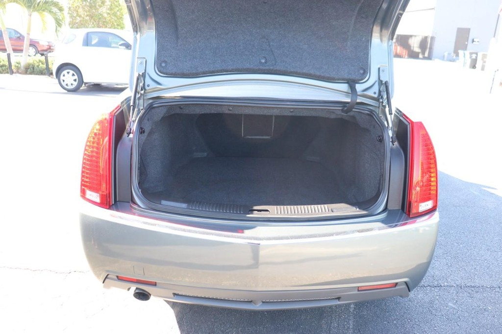 Cadillac CTS Sedan Vehicle Full-screen Gallery Image 17