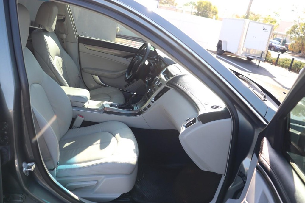 Cadillac CTS Sedan Vehicle Full-screen Gallery Image 21