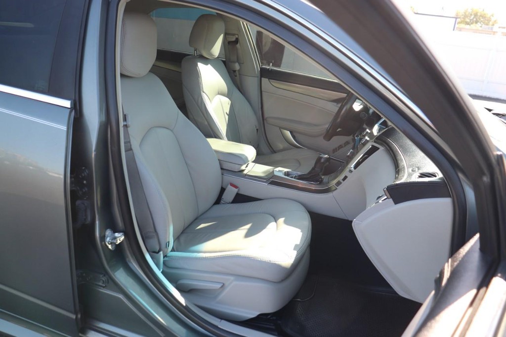 Cadillac CTS Sedan Vehicle Full-screen Gallery Image 22