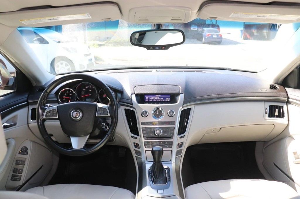 Cadillac CTS Sedan Vehicle Full-screen Gallery Image 24