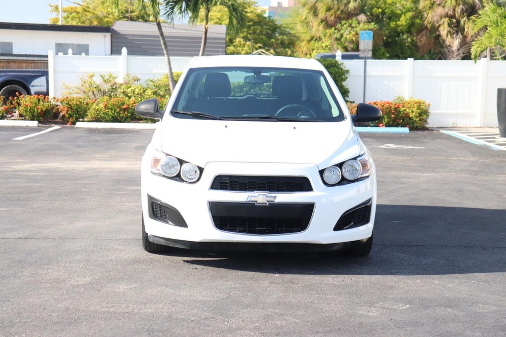 Chevrolet Sonic Vehicle Full-screen Gallery Image 02