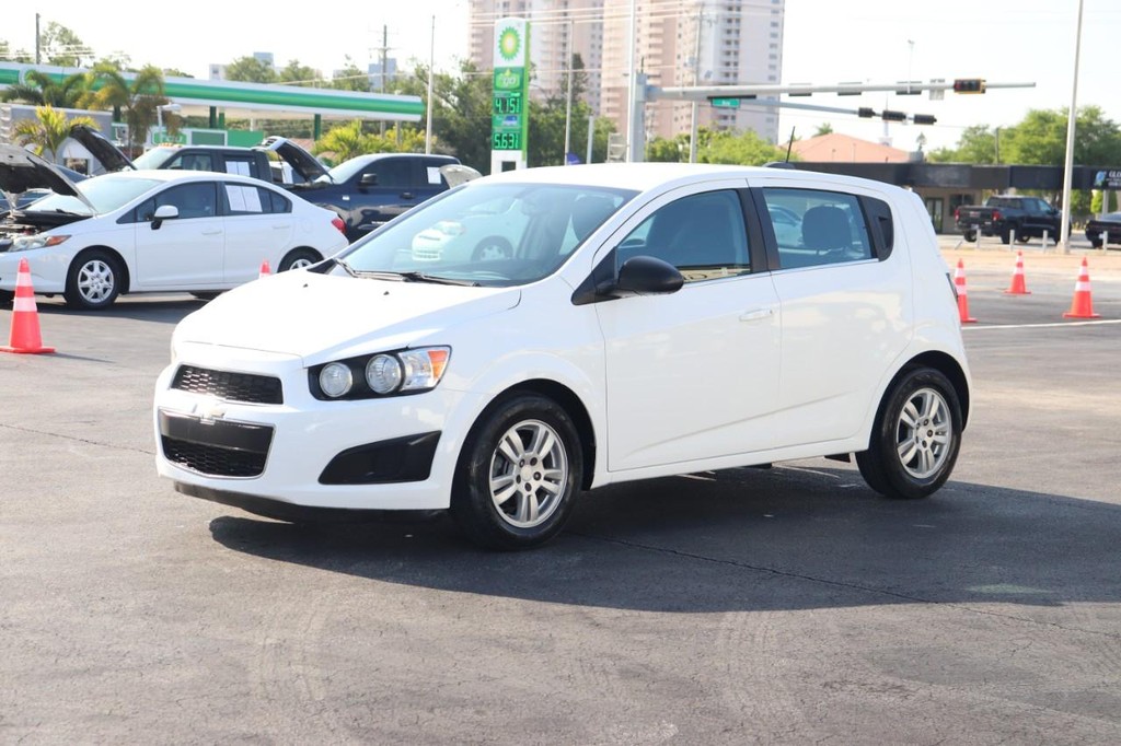 Chevrolet Sonic Vehicle Full-screen Gallery Image 03