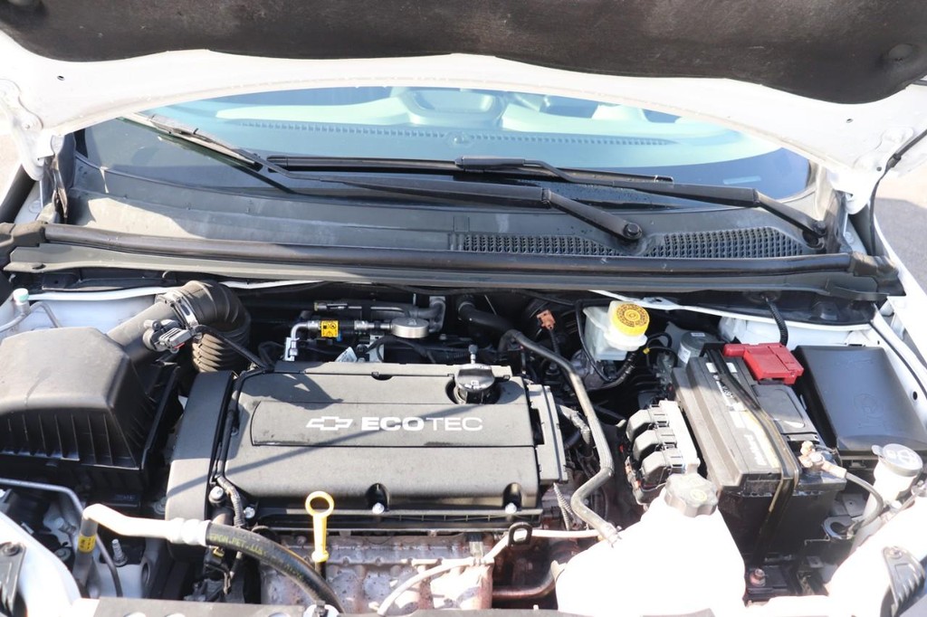 Chevrolet Sonic Vehicle Full-screen Gallery Image 10