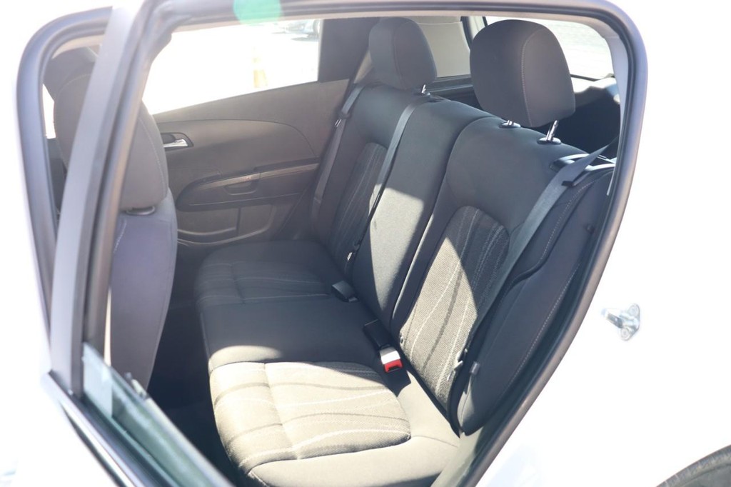 Chevrolet Sonic Vehicle Full-screen Gallery Image 16