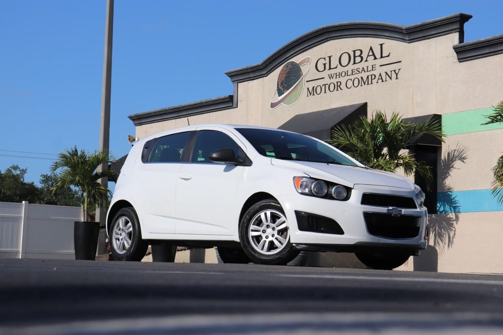 Chevrolet Sonic Vehicle Full-screen Gallery Image 26