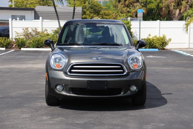 MINI Cooper Paceman Vehicle Full-screen Gallery Image 02