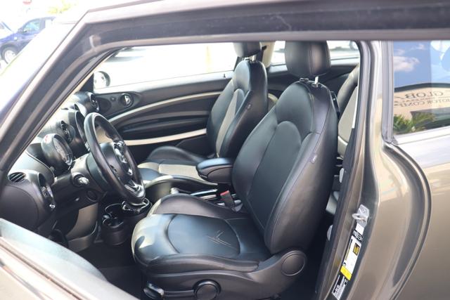 MINI Cooper Paceman Vehicle Full-screen Gallery Image 12