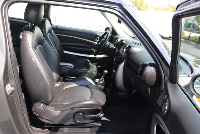 MINI Cooper Paceman Vehicle Full-screen Gallery Image 15