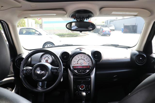 MINI Cooper Paceman Vehicle Full-screen Gallery Image 18