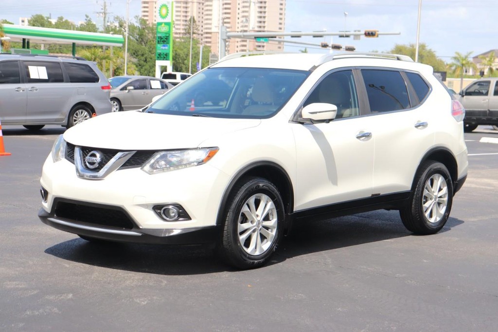 Nissan Rogue Vehicle Full-screen Gallery Image 03