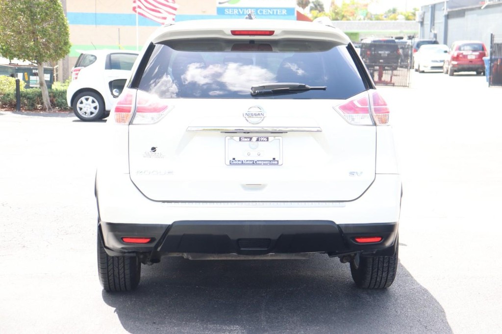 Nissan Rogue Vehicle Full-screen Gallery Image 07