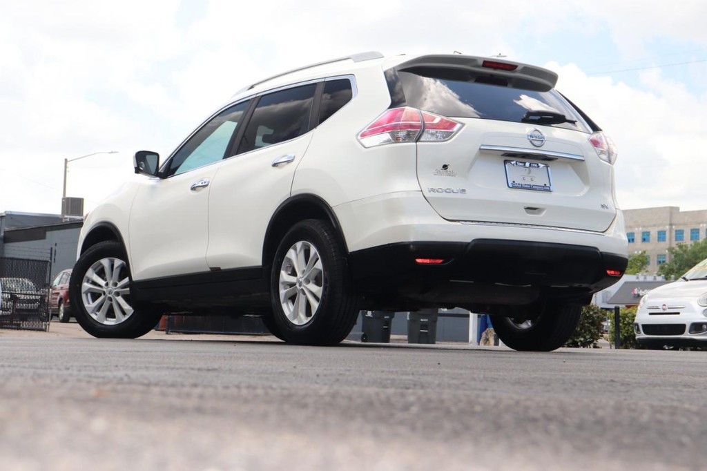 Nissan Rogue Vehicle Full-screen Gallery Image 27