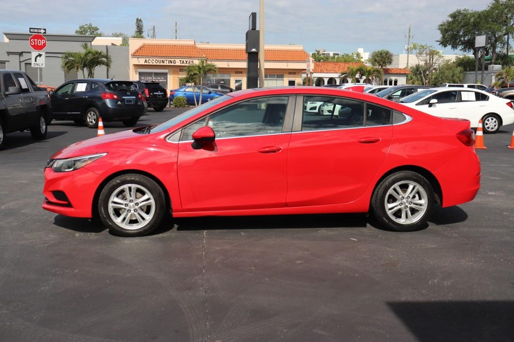 Chevrolet Cruze Vehicle Full-screen Gallery Image 04