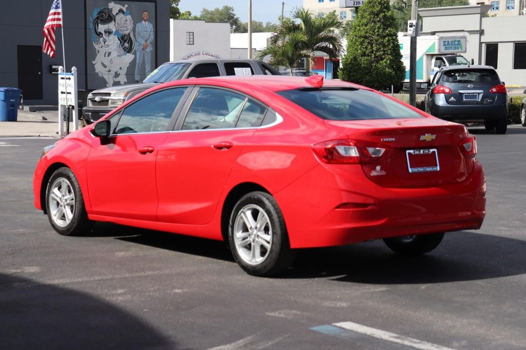 Chevrolet Cruze Vehicle Full-screen Gallery Image 06
