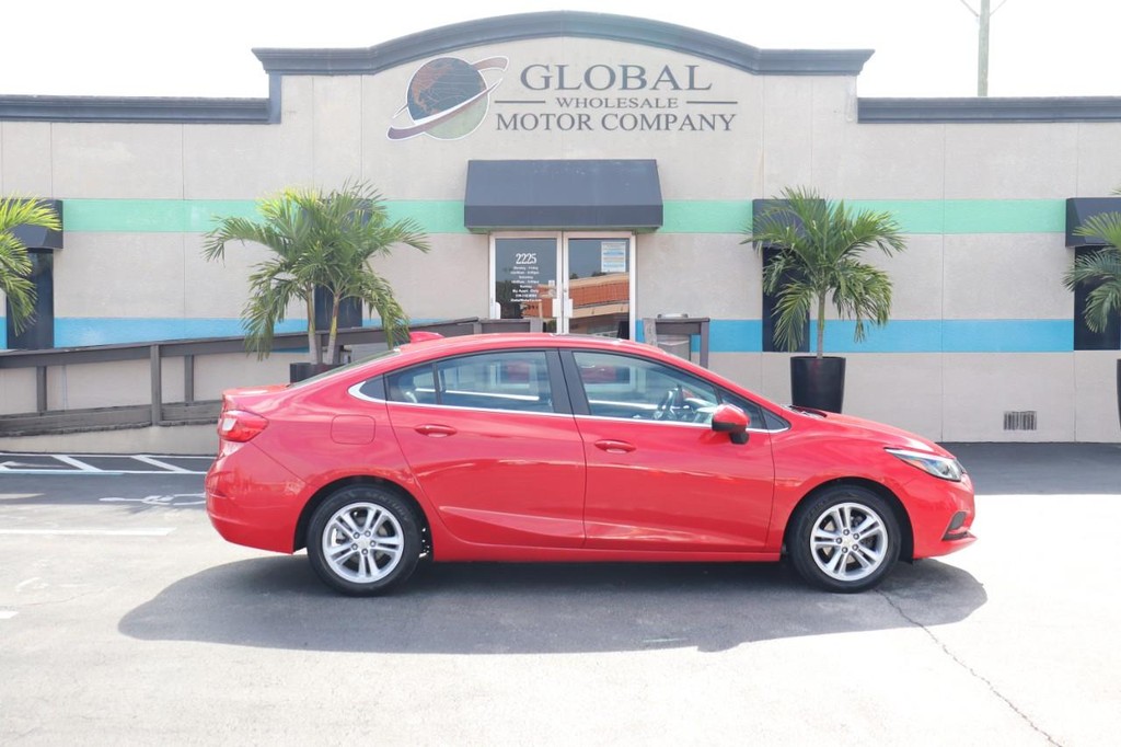 Chevrolet Cruze Vehicle Full-screen Gallery Image 09