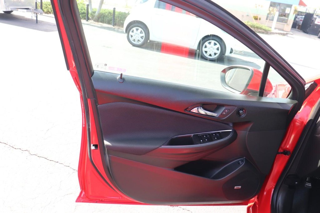 Chevrolet Cruze Vehicle Full-screen Gallery Image 11