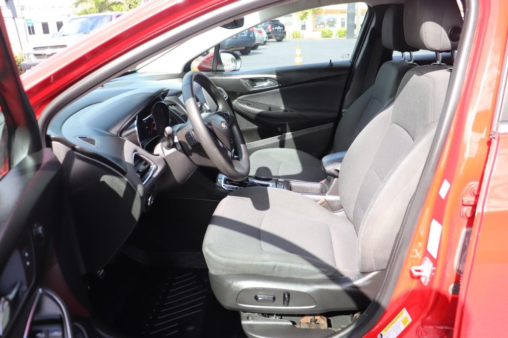 Chevrolet Cruze Vehicle Full-screen Gallery Image 12