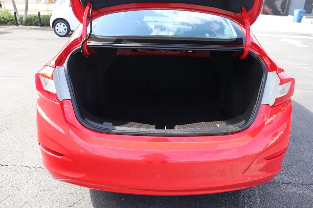 Chevrolet Cruze Vehicle Full-screen Gallery Image 17