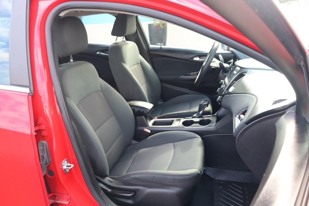 Chevrolet Cruze Vehicle Full-screen Gallery Image 23