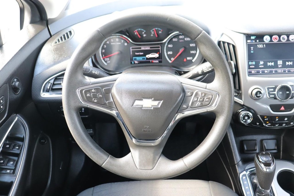 Chevrolet Cruze Vehicle Full-screen Gallery Image 24